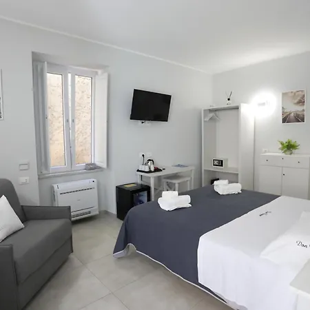 Don Peppe With Service Included Bed and breakfast